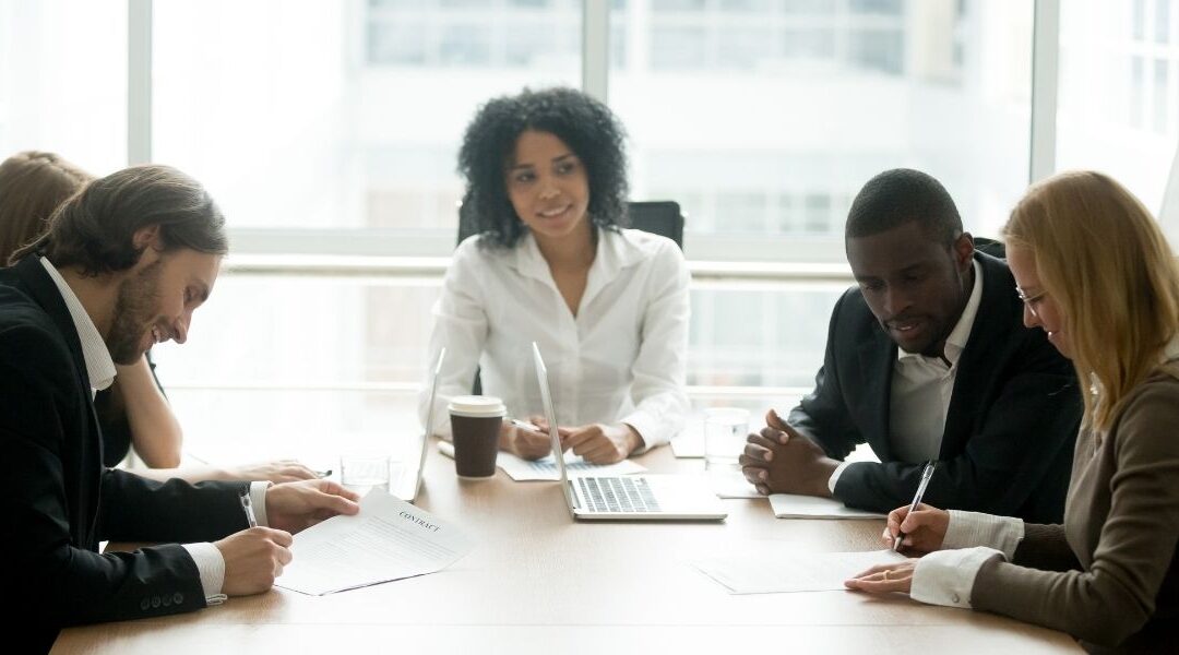 A mediator leading lawyers and their clients in mediating a business dispute